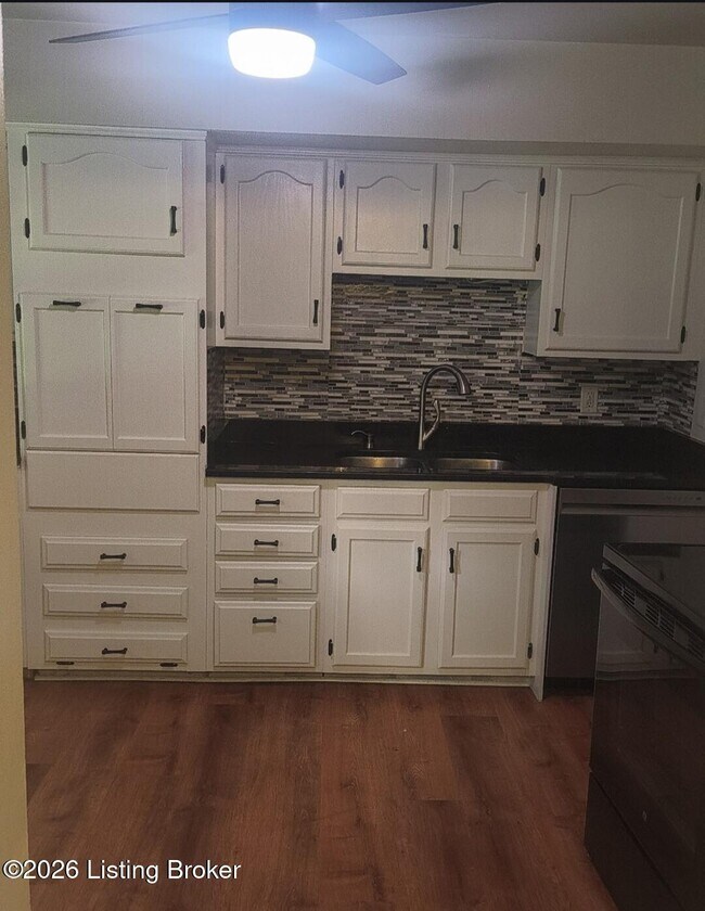 Foto del edificio - 2014 Cedarcrest Dr
