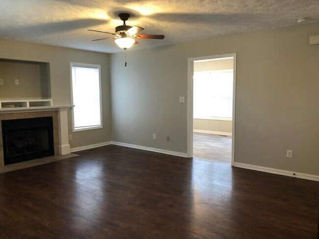 Foto del edificio - 3594 Pioneer Drive, Hope Mills