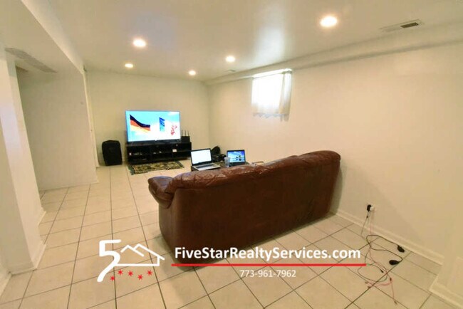 Foto del edificio - 4034 N Lowell Ave