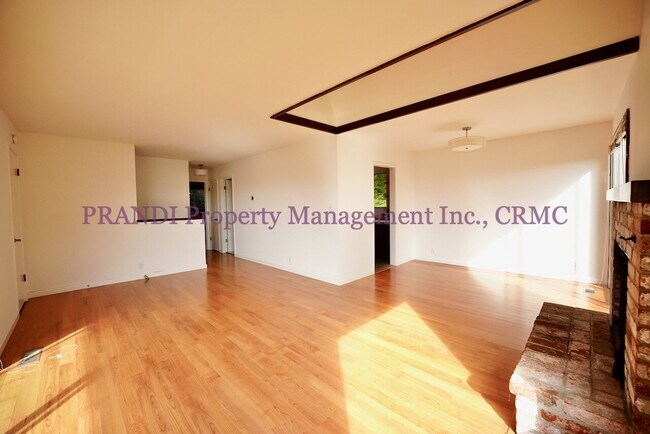 Foto del edificio - Bright and Cheerful Home in Tam Valley wit...