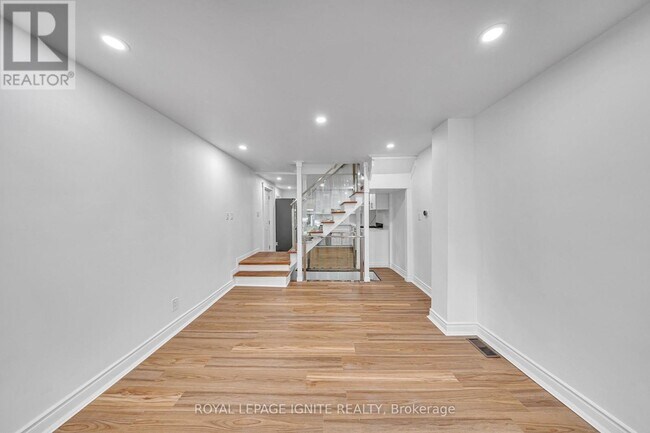 Photo du bâtiment - 148 Barrington Ave