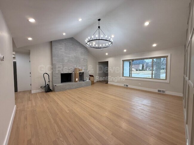 Foto del edificio - 465 Alexander Blvd