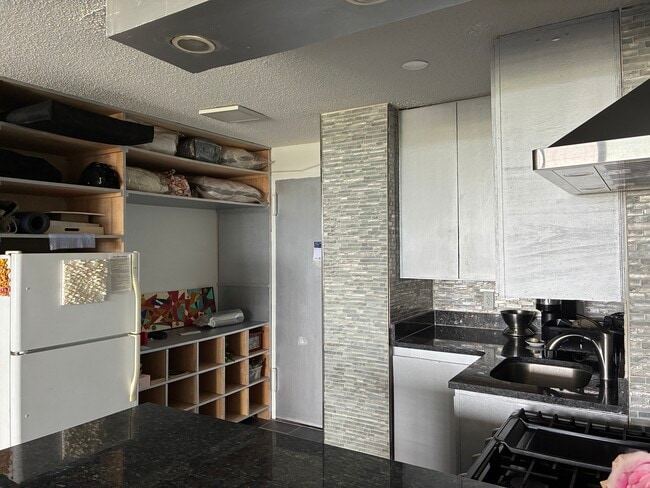 Building Photo - 15038 Union Tpke