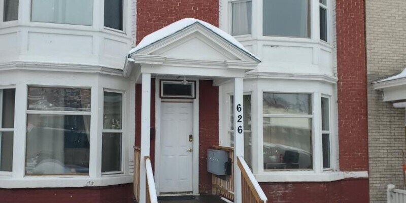 Primary Photo - 626 W Broadway St