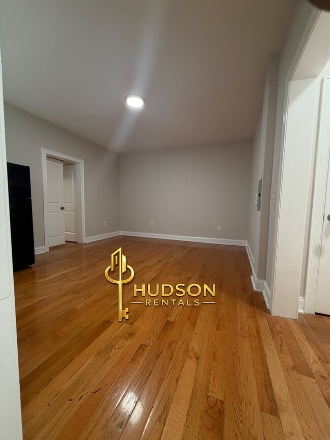 546 Bergen Ave E6 - 540 Bergen Ave