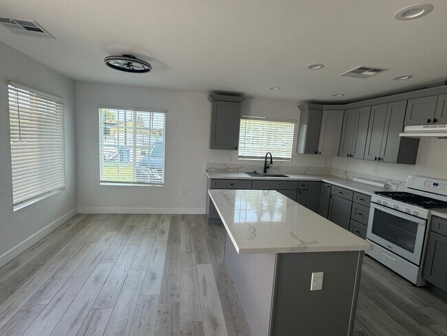 Building Photo - New ADU Unit!!