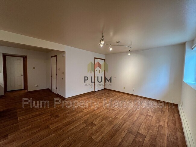 Building Photo - 2050 S 14th St W