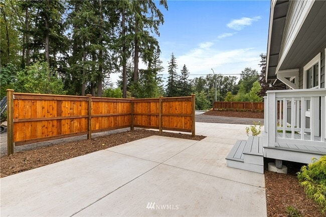 Building Photo - 1102 Yew St