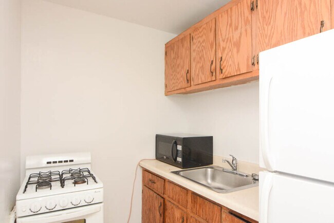 Building Photo - 4060 N Kenmore Ave