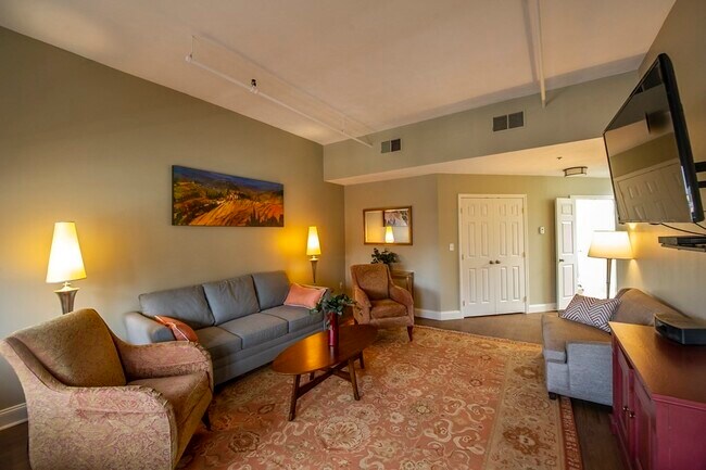 Building Photo - 188 North St