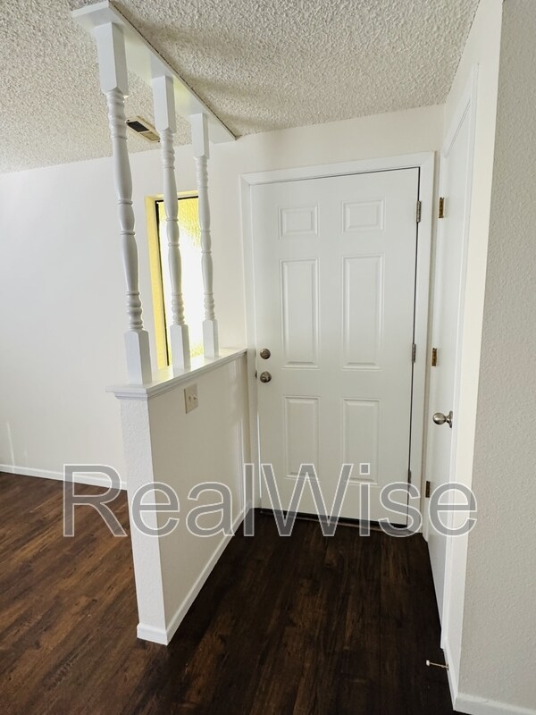 Foto del edificio - 4278 Meadowbrook Ct NE