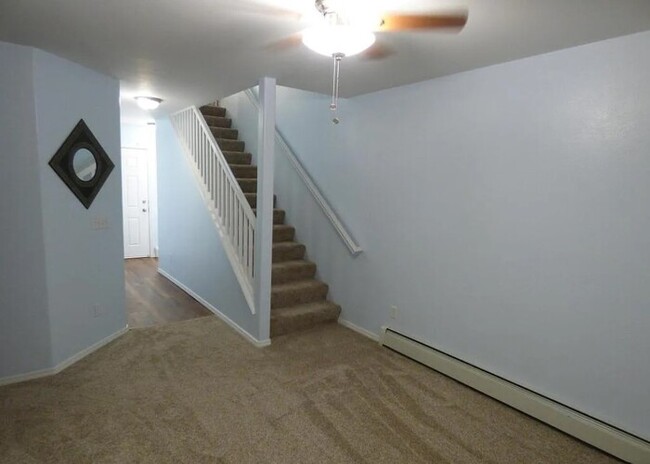 Building Photo - Come home to this light & airy 3 bedroom, ...