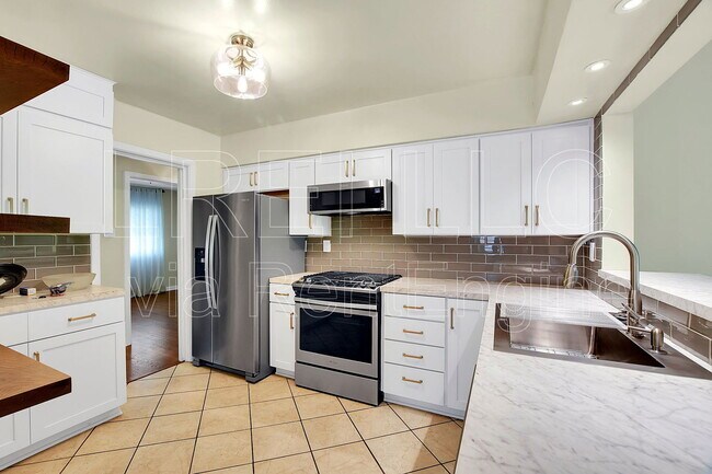 Foto del edificio - 5358 Southdale Rd