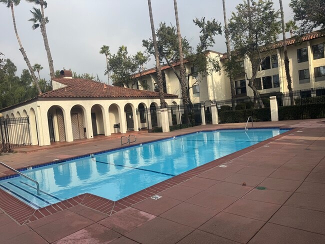 Foto del edificio - 39997 Cedar Blvd