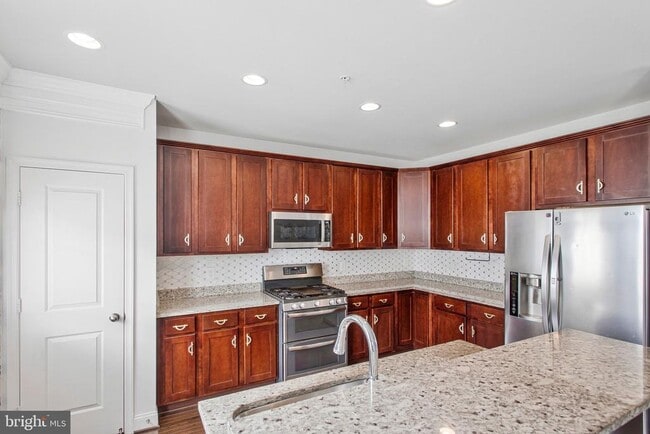 Building Photo - 703 Skippers Ln