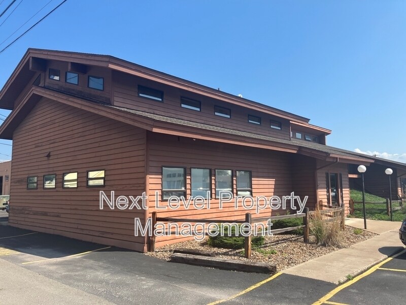Primary Photo - 322 2nd Ave W