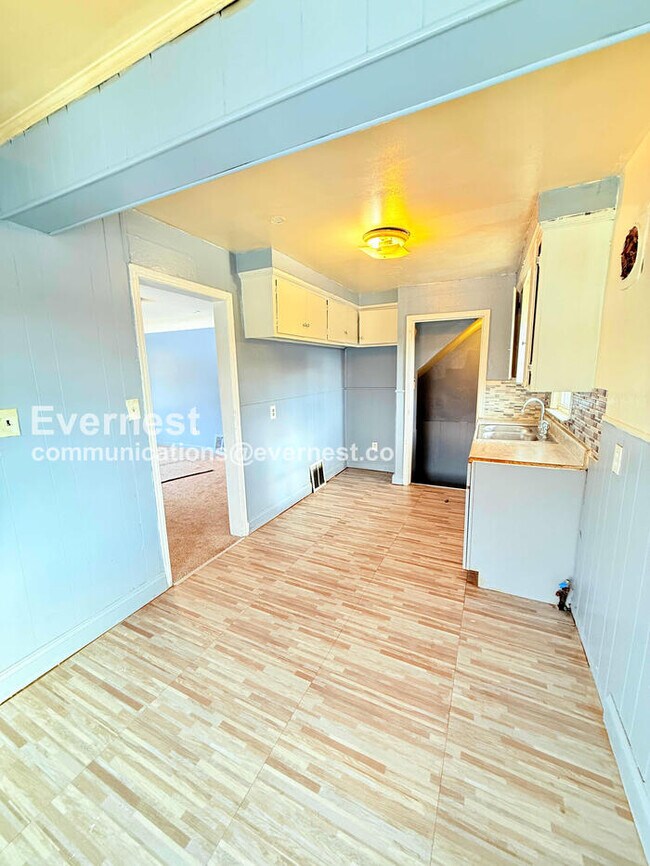 Building Photo - 18640 Sherwood St