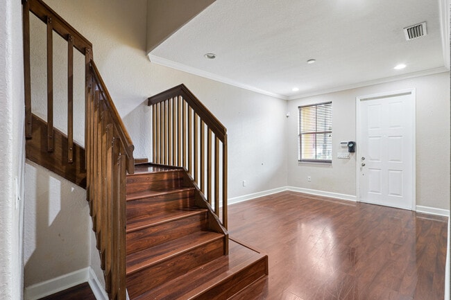 Building Photo - 2216 Shoma Dr
