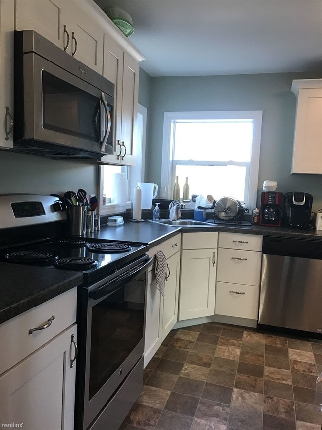 Building Photo - 5 br, 2 bath  - 1609 Hughitt Ave