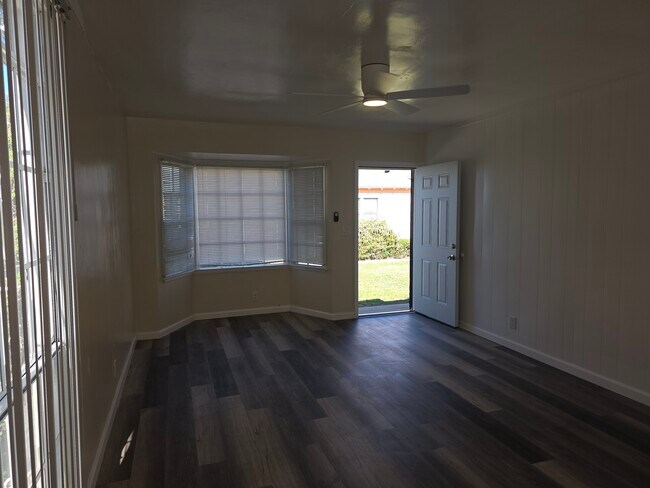 Building Photo - 15726 Halldale Ave