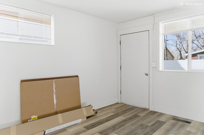 Foto del edificio - 472 E Center St