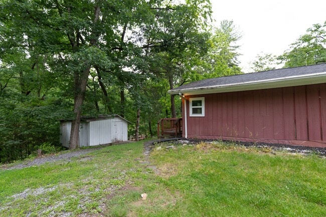 Building Photo - 1 Bed, 1 Bath Bungalow in Harpers Ferry