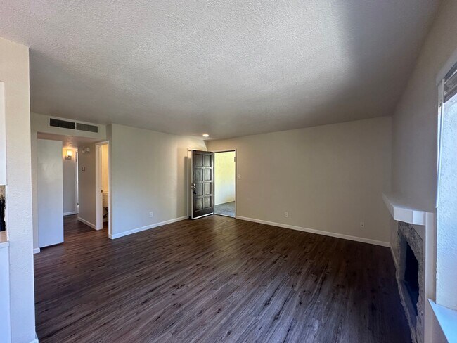 Foto del edificio - 3701 Colonial Dr