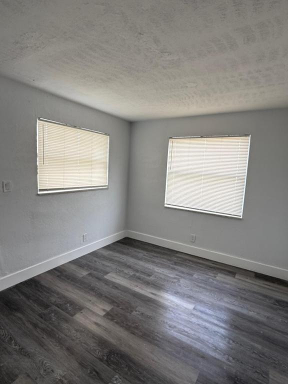 Foto del edificio - 2880 SW 1st St