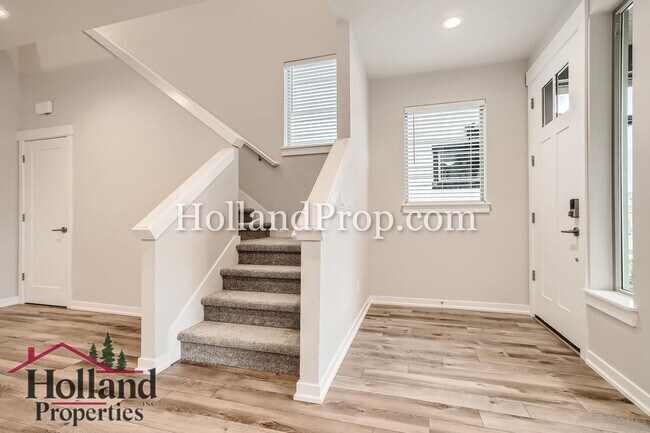 Foto del edificio - Brand-New Luxury Living Near Butternut Creek Park!