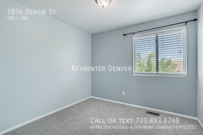 Building Photo - Charming townhome moments from all that Ed...