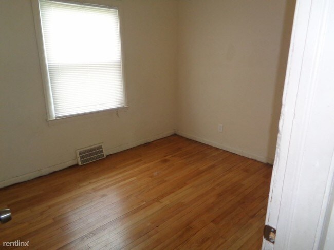 Building Photo - 2 br, 1 bath House - 5293 Hereford St