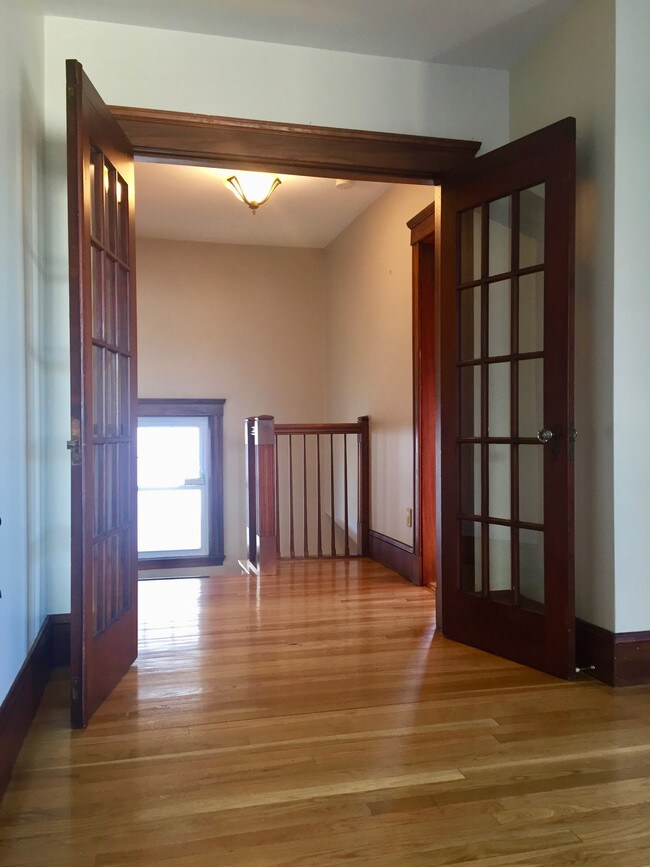 Entry - 31 Crest Ave