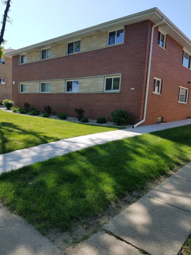 3029 E Adams Ave, Cudahy, WI 53110 Apartments in Cudahy, WI