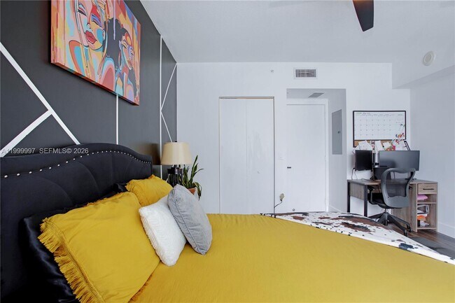 Foto del edificio - 185 SW 7th St