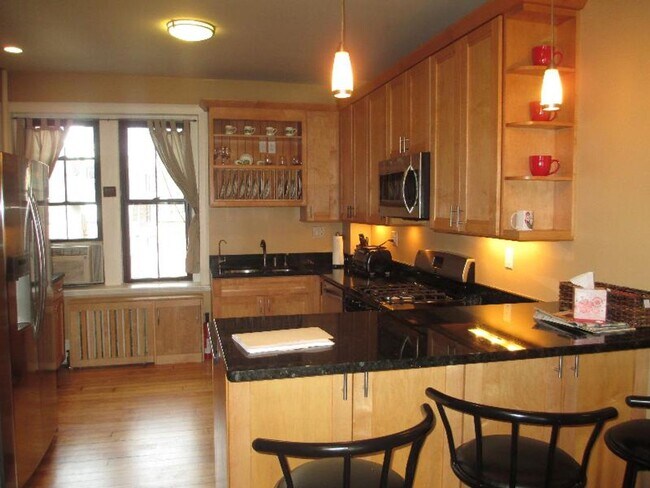 Foto del edificio - RENOVATED ALLSTON 3 BED/2 BATH WITH IN-UNIT LAUNDRY