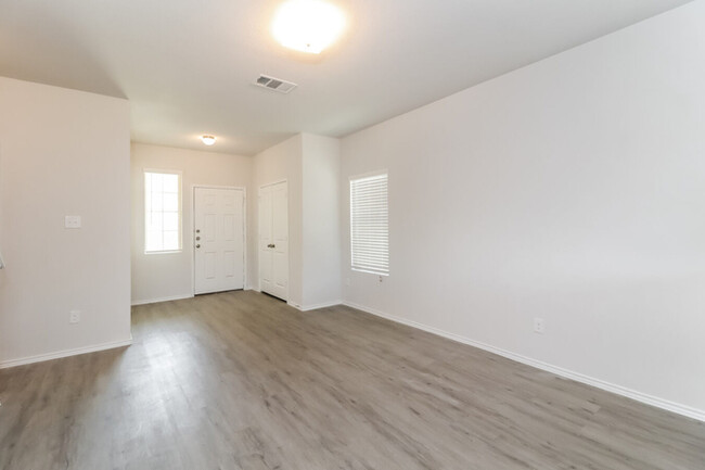 Building Photo - 7429 Skylight Dr