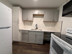 Building Photo - 306 Stiles St