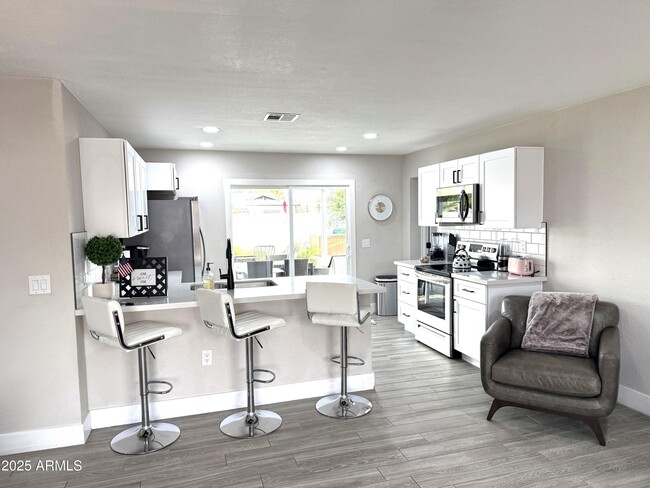 Foto del edificio - 7425 E Roosevelt St