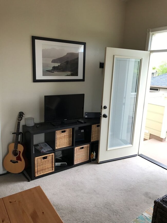 Building Photo - 1763 Santa Barbara Ave