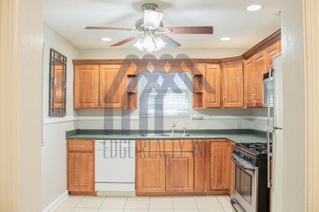 Foto del edificio - 135 E Derenne Ave