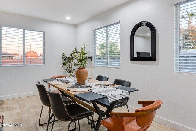 Foto del edificio - 341 S Mountain Rd