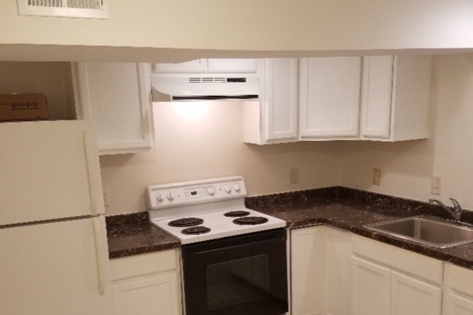 Kitchen - 9520 Park Ave