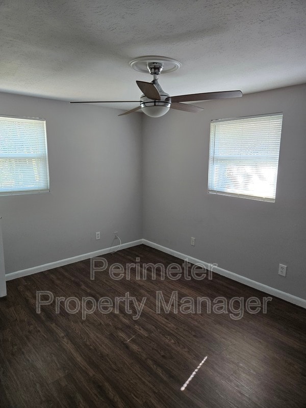 Foto del edificio - 6131 George Wood Ln W