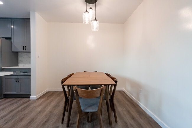 Building Photo - 521 N Flores St