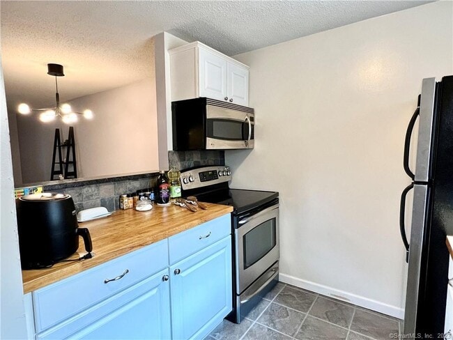Building Photo - 181 Loomis Dr