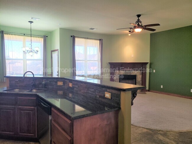 Foto del edificio - 329 Madison Pl Dr