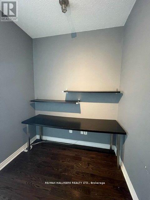 Building Photo - 2885 Bayview Ave