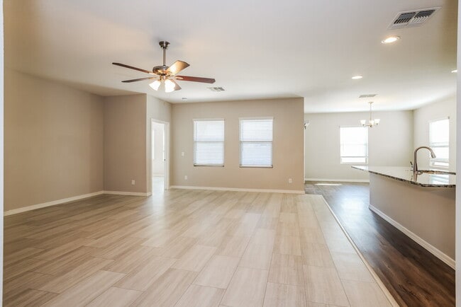 Building Photo - 37317 W Bello Ln