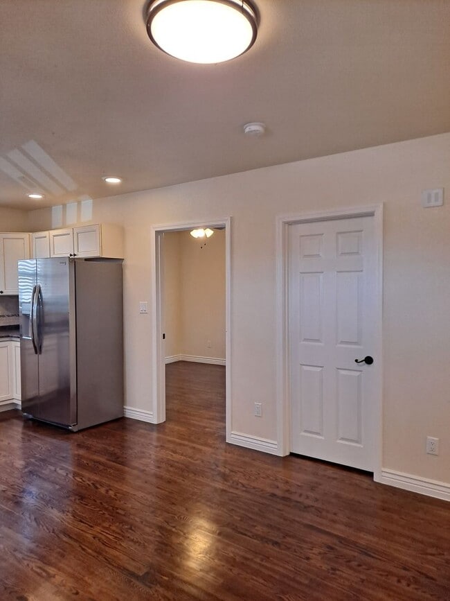 Building Photo - ALL PROSPECTIVE TENANTS MUST SUBMIT A $58 ...