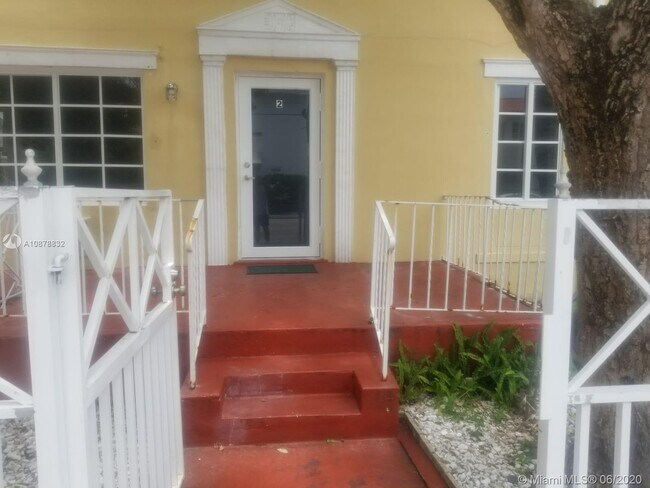 Building Photo - 7501 Byron Ave